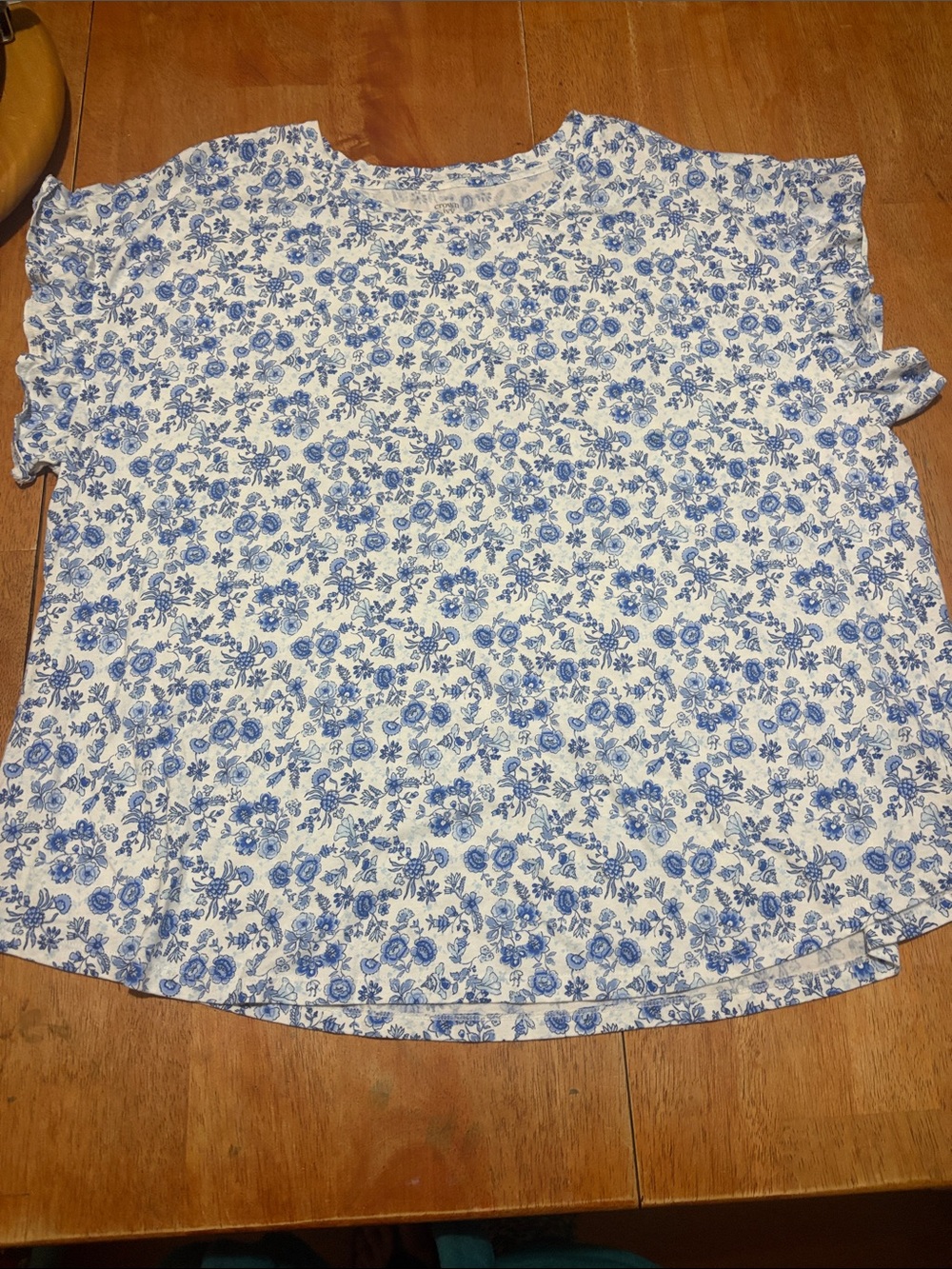 CROWN AND IVY BLUE AND WHITE FLORAL T SHIRT